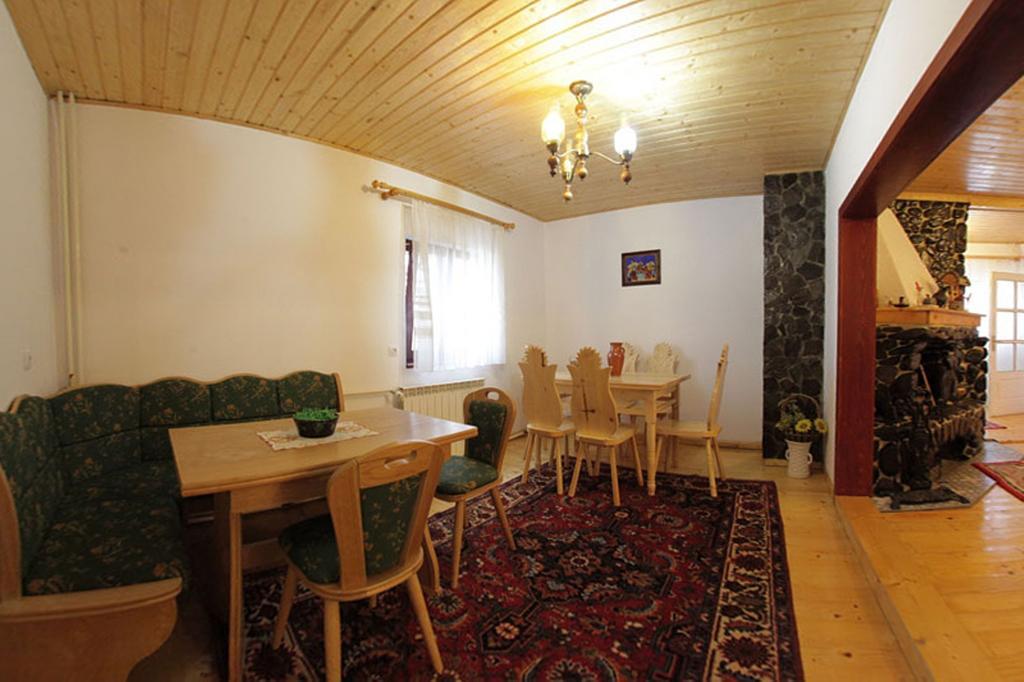 Pensiunea Flori De Camp Ватра-Дорней Номер фото